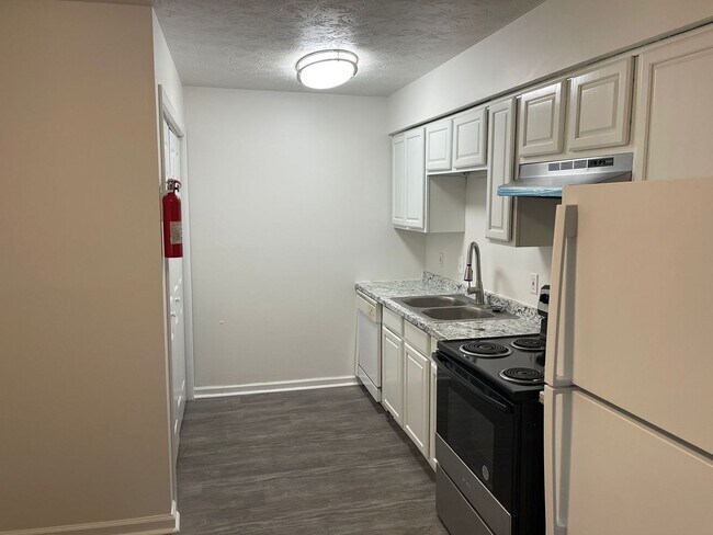 Building Photo - Modern 2-Bed, 1-Bath Oasis with Central Ai...