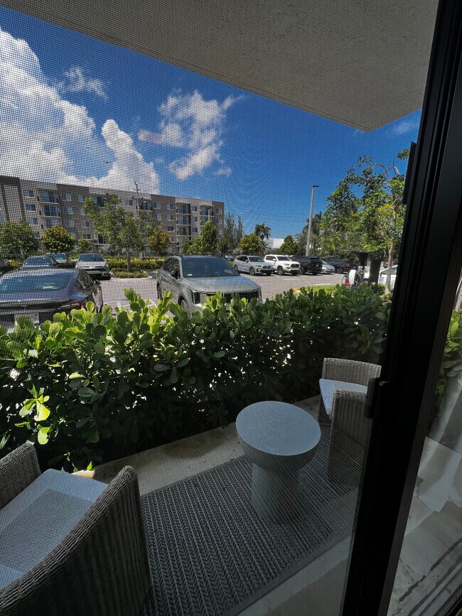 Building Photo - 572 S Biscayne River Dr