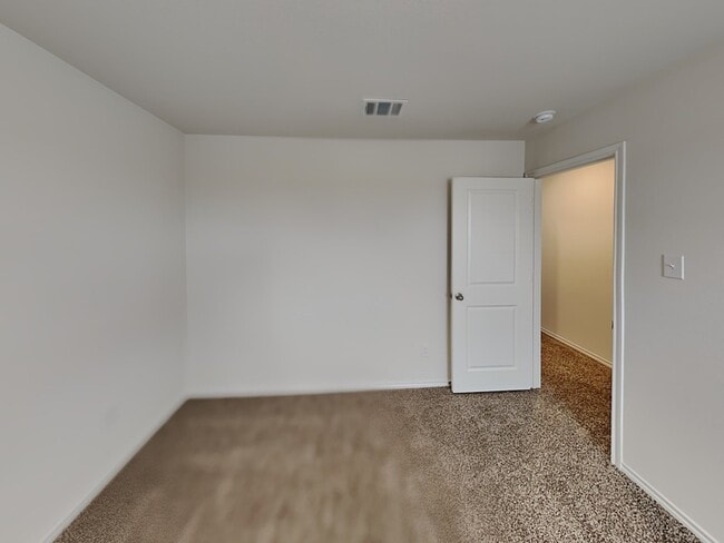 Building Photo - 713 Glover Dr