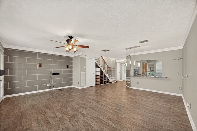 Building Photo - 16826 Holly Trail Dr