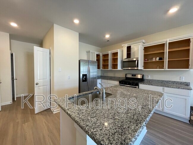 Building Photo - 1611 Independence Blvd