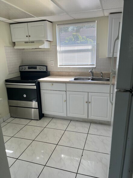 Building Photo - 1440 SW 41st Ave