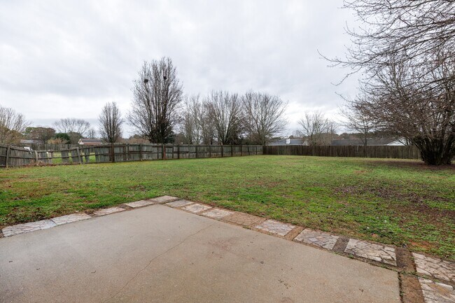 Building Photo - 220 Saddle Rock Ct