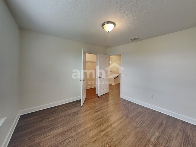 Building Photo - 220 Crestrun Loop