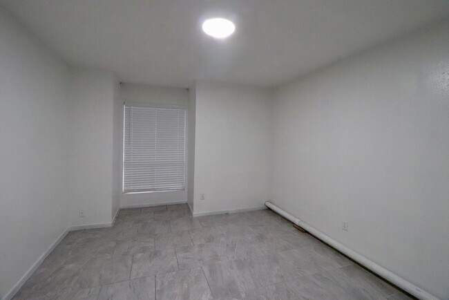 Building Photo - 5929 Queensloch Dr
