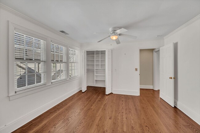 Building Photo - Luxury unfurnished 4BR/4.5BA Tudor in Belle Meade Links.