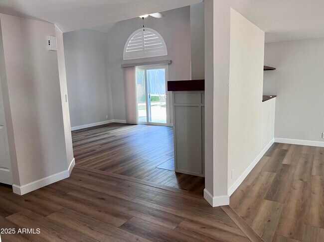 Building Photo - 4924 E Hillery Dr