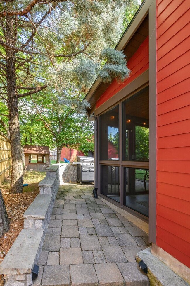 Building Photo - Renovated Historic 4 Bedroom Home w/ Two Car Garage in East Nashville