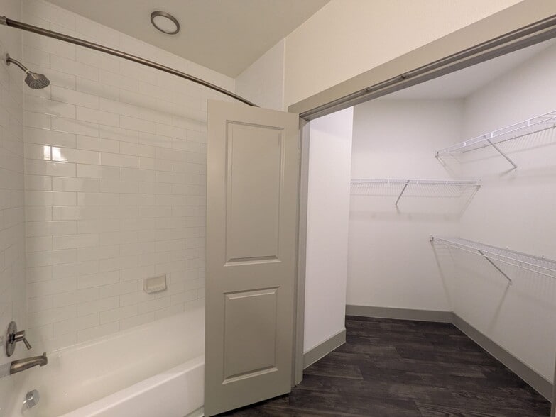 Building Photo - 3801 Vitruvian Way