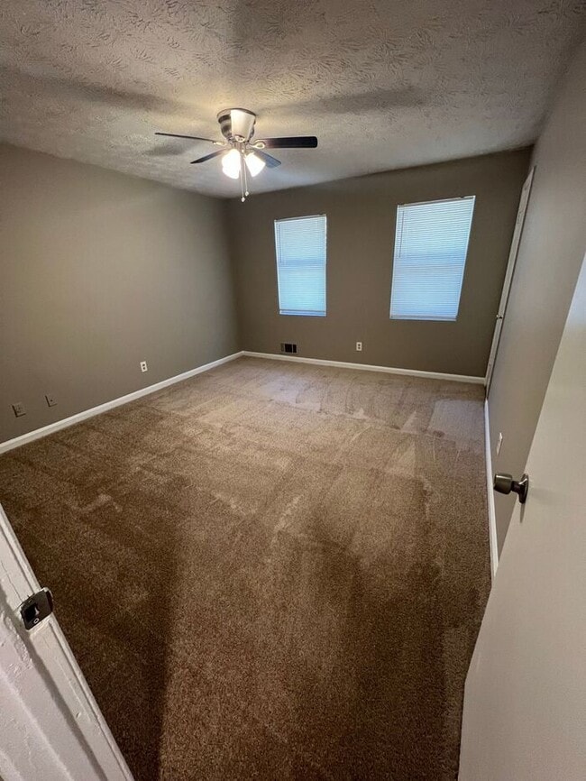 Building Photo - READY NOW!!! Corner Unit! 2 Bedroom 1.5 to...