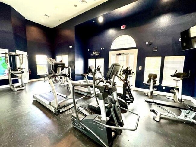 Building Photo - 2801 Chancellorsville Dr