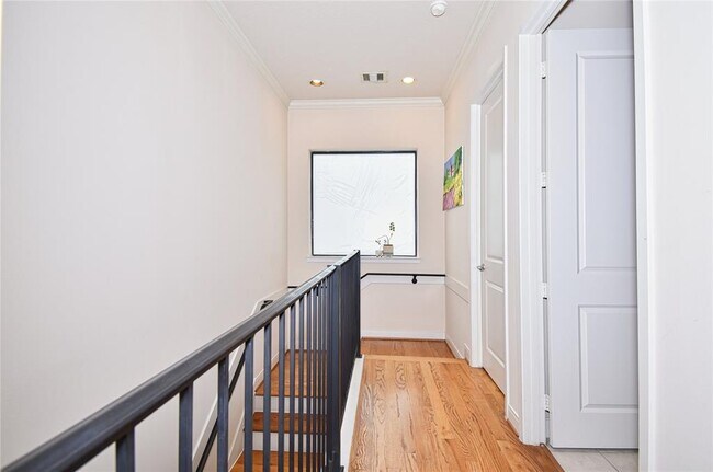 Building Photo - 2406 Dorrington St