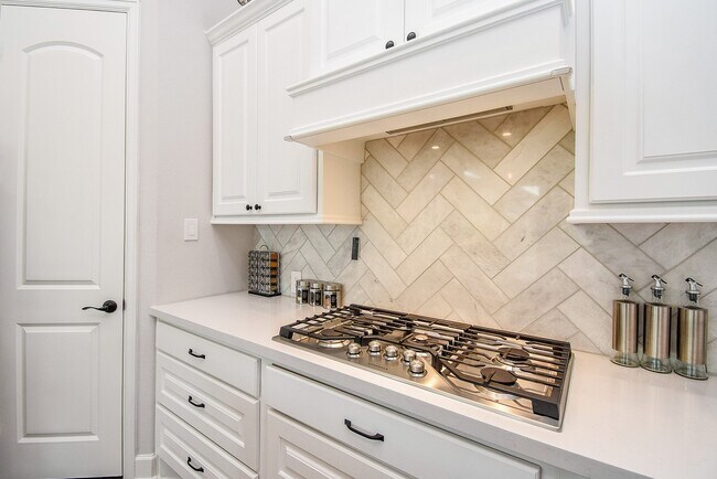 Building Photo - 28903 Creekside Bend Dr
