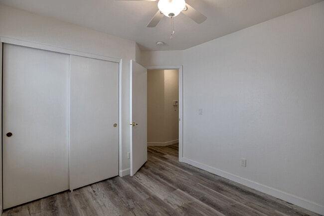 Building Photo - Very  nice quiet location near the 51 and ...