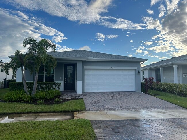 Primary Photo - 12742 SW Phoenix Dr