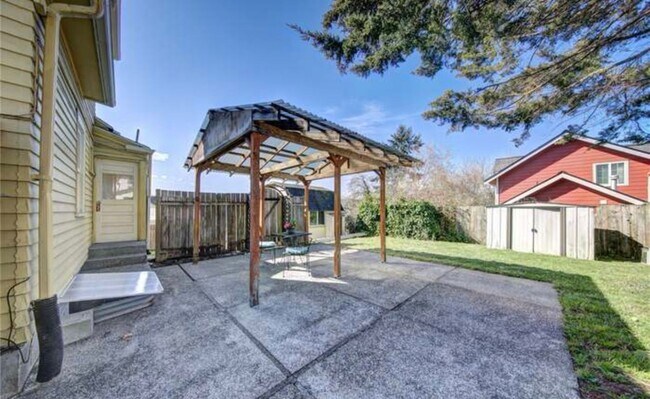 Building Photo - Baran (2018 11th St.)