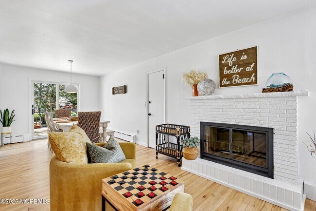 Building Photo - 1850 Fernwood Rd