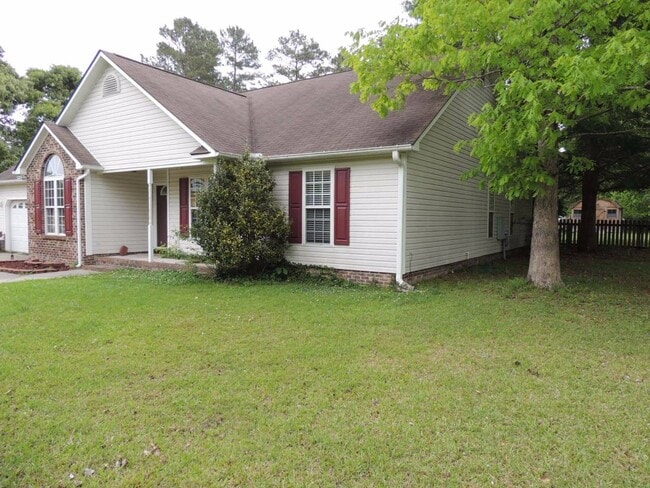 Building Photo - Beautiful Family Home in Cherry Branch!