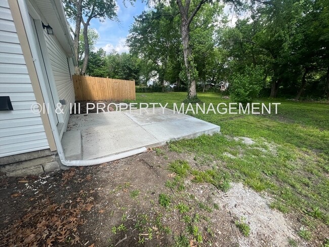 Building Photo - 310 W Poplar St