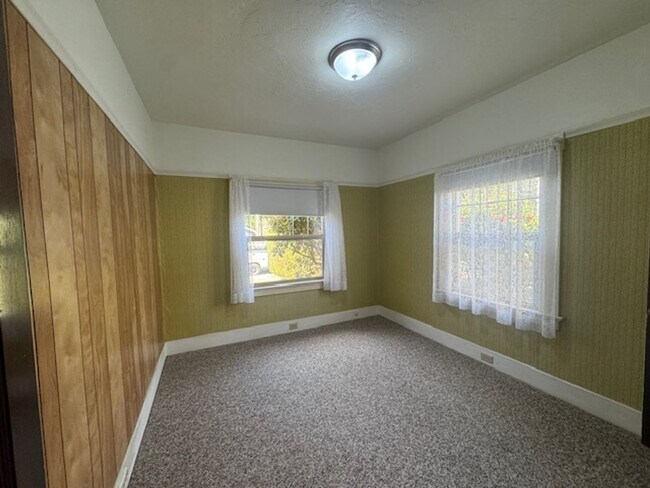 Building Photo - 1711 G St