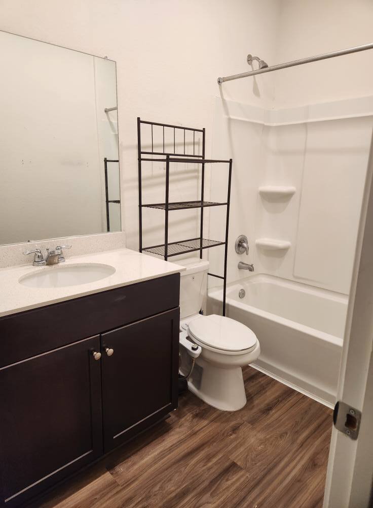 Main bedroom en-suite bathroom. - 13306 Mussel Run