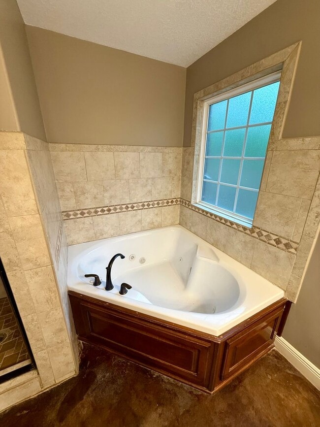 Building Photo - 3220 Horseshoe Trail