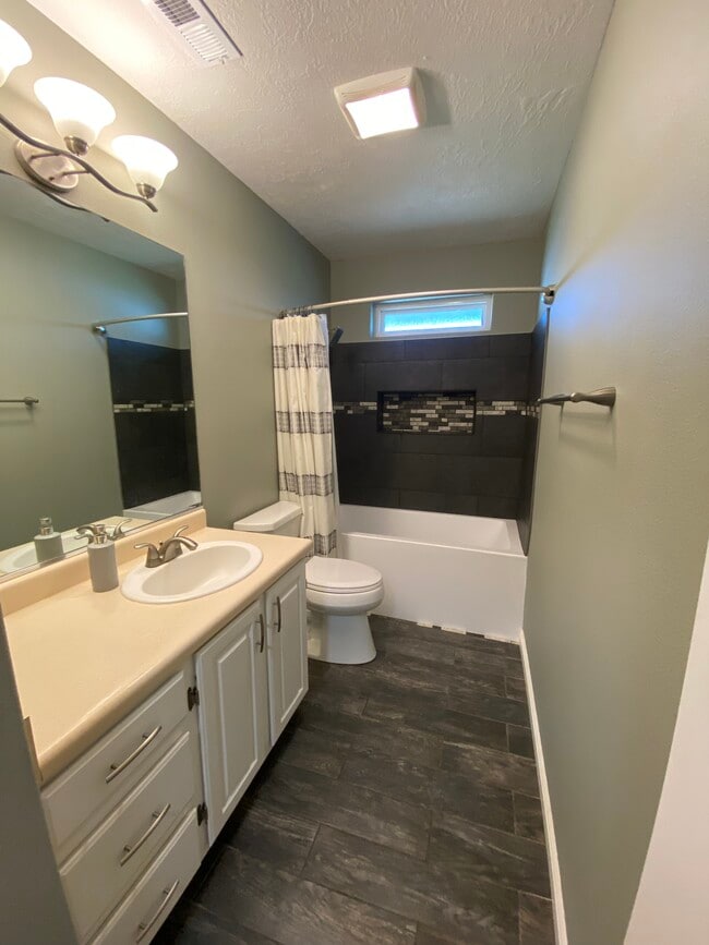 Building Photo - 7960 N Jade Dr
