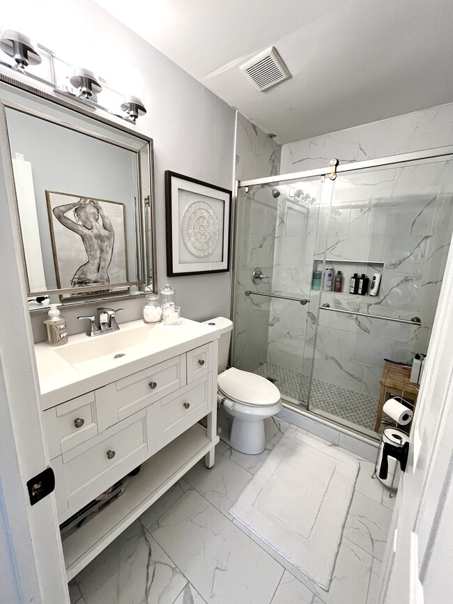 Master bathroom - 1844 Haviland Dr