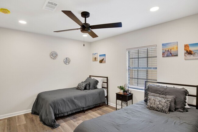 Building Photo - Furnished Downtown Pensacola Home For Rent