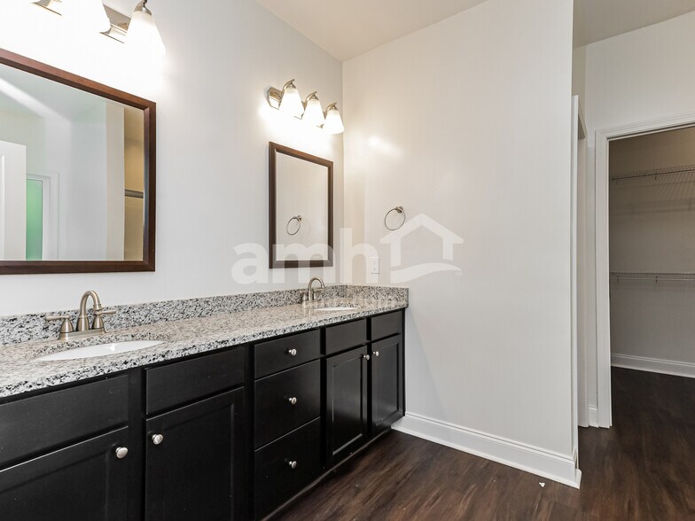 Building Photo - 121 Coulter Woods Dr