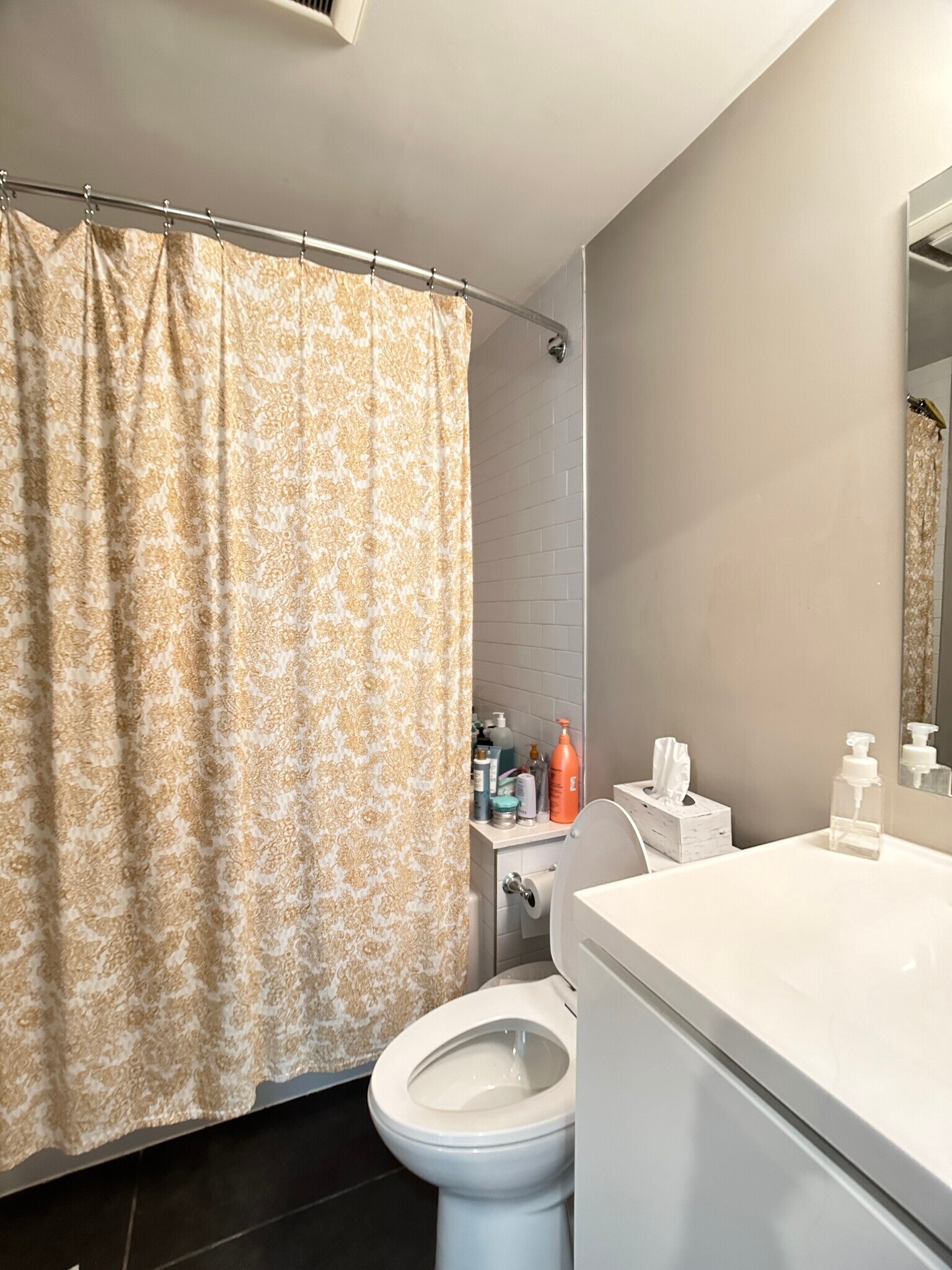 Building Photo - 8 Greylock Rd