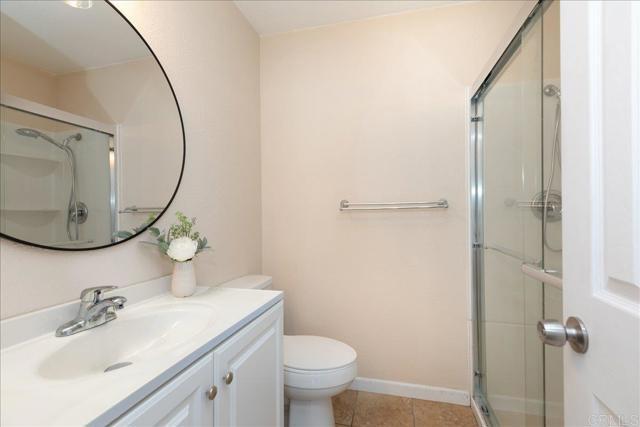 Building Photo - 1640 Maple Dr