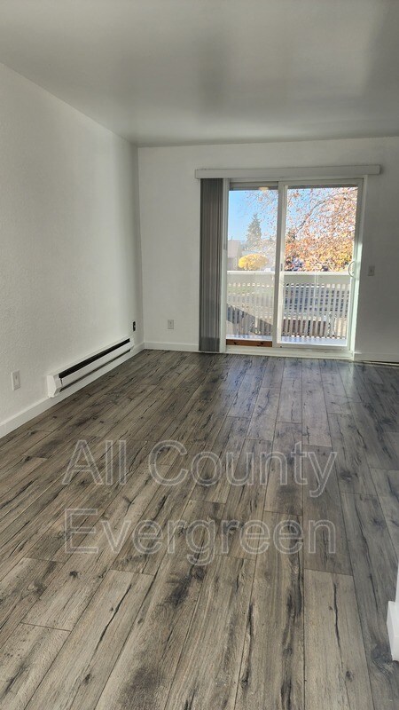 Building Photo - 540 Burnett Ave S