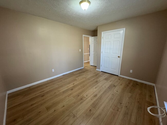 Building Photo - Updated 2/1.5 Duplex in Armuchee- $1,295