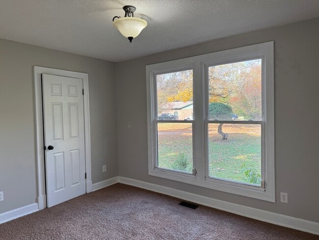 Building Photo - 2313 Lynn Rd NW