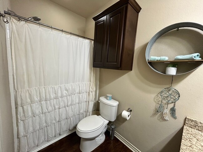 Building Photo - Spacious 2 Bed/2.5 Bath Condo in Gateway Villas!