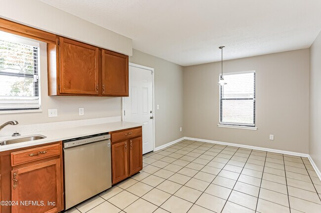 Building Photo - 12636 Misty Mountain Dr E