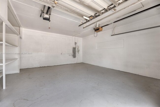 Building Photo - 610 Sabal Palm Rd
