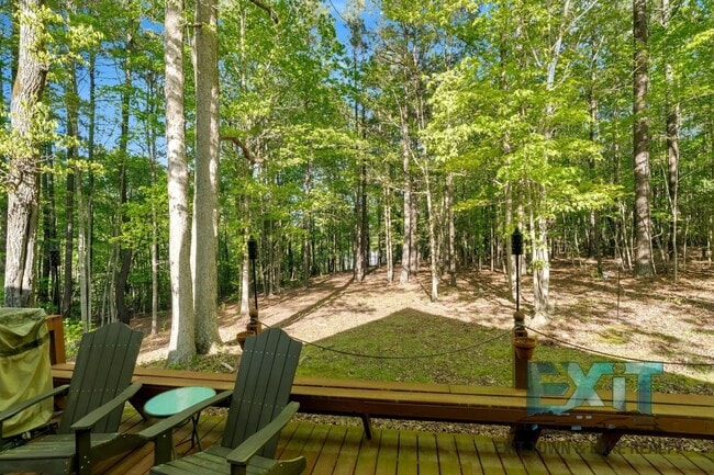 Building Photo - 4 Bedroom, 2 Bath Home Available on Kerr Lake with Private Dock