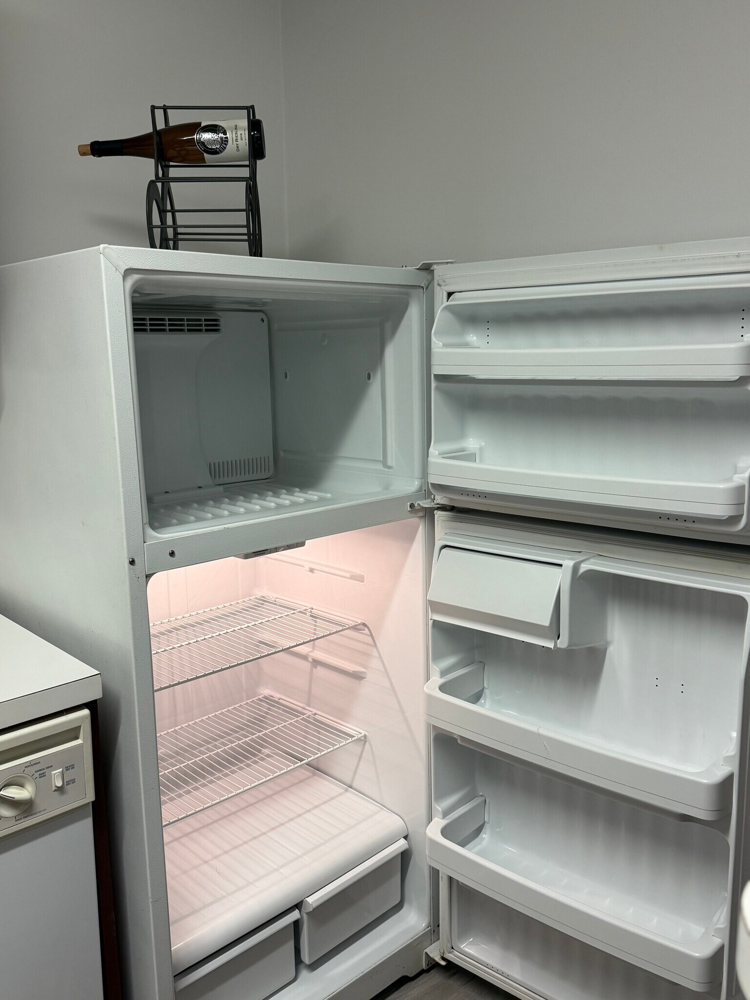 Defrost free refrigerator Freezer - 1053 Danby Rd