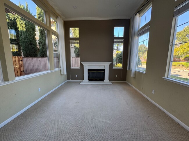 Building Photo - 37815 Fernwood Ct