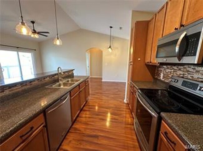 Building Photo - Beautiful Condo in Mehlville