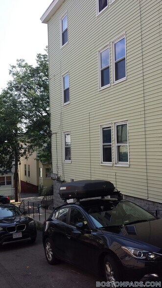 Building Photo - 94 Heath St