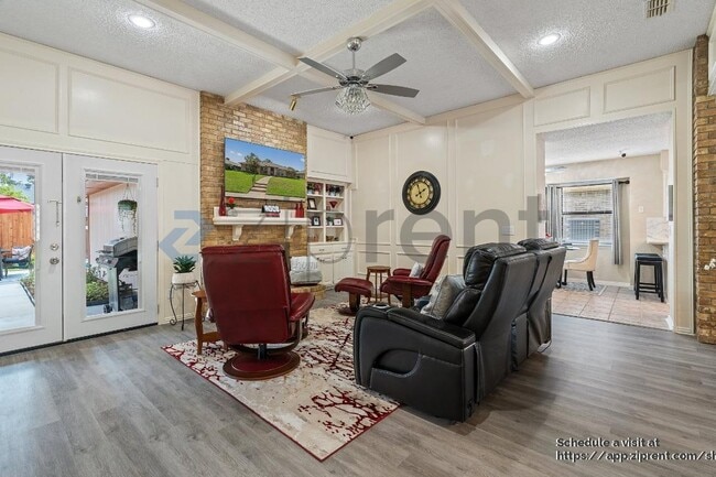 Building Photo - 2108 Winona Dr