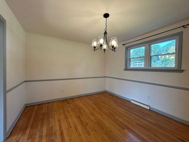 Building Photo - 118 Country Club Dr