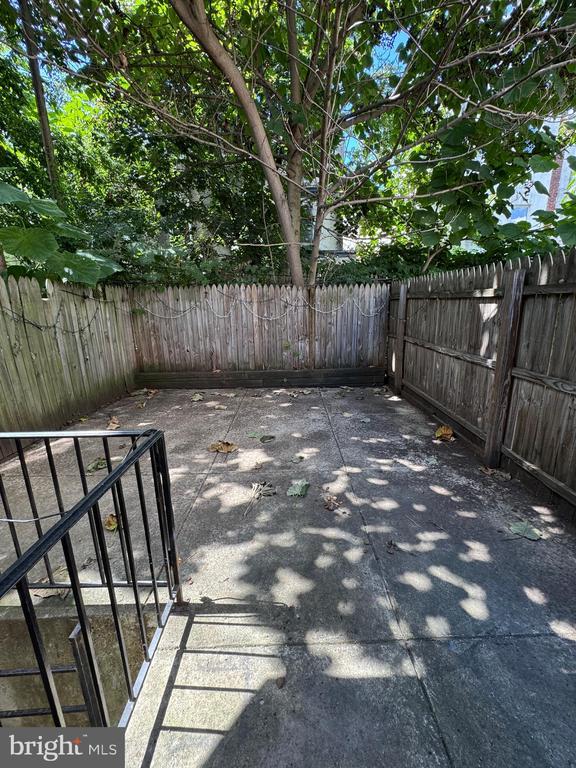 Building Photo - 1522 Willington St