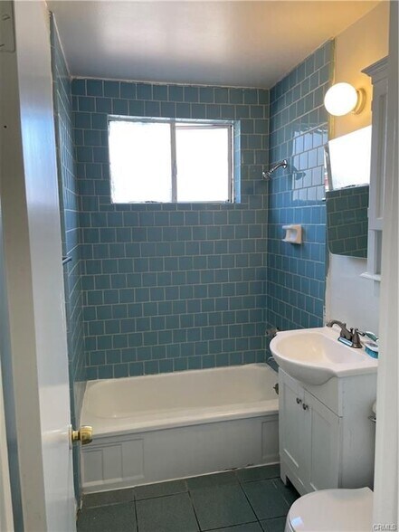Building Photo - 2738 Southern B