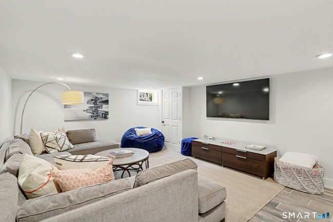 Building Photo - 8 Kirock Pl