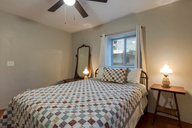 Building Photo - 3816 E Lee St