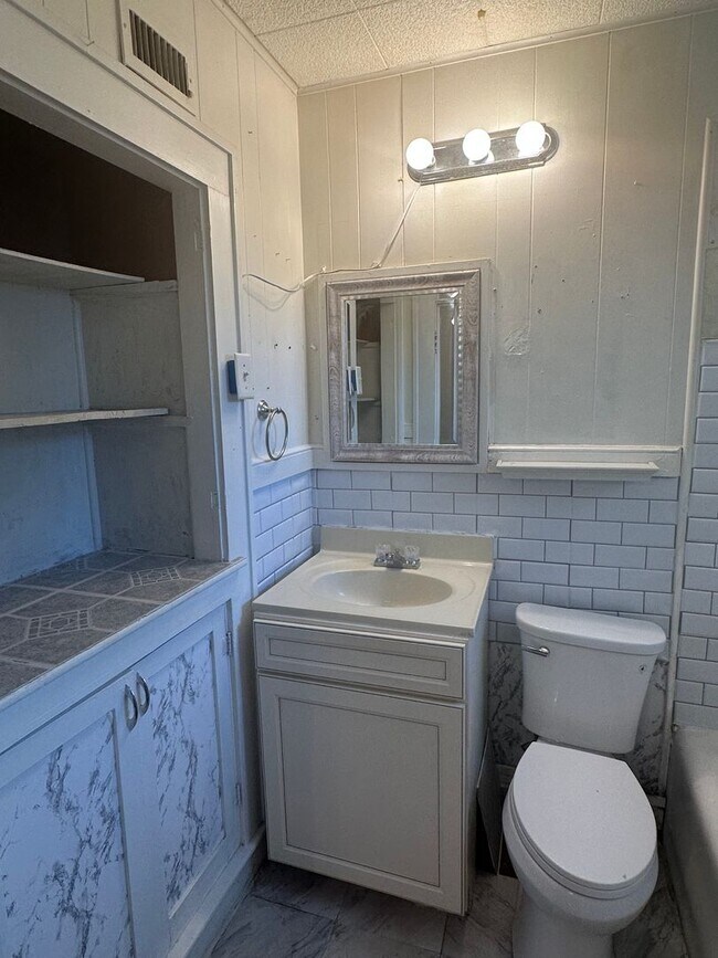 Building Photo - Coming Soon... 1 Bedroom Duplex In Central San Angelo!